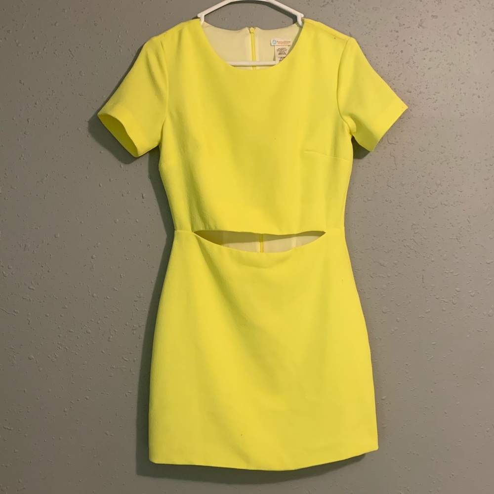 Rubber ducky Production inc. ; 100% polyester; neon yellow